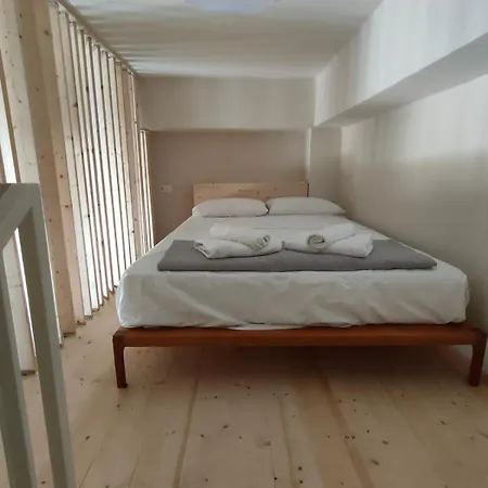Apartment Hideout *
