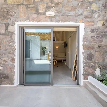 Hideout Apartment *