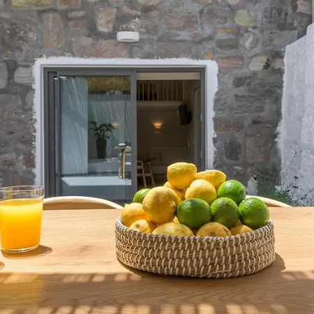 Hideout Apartment Adamantas (Milos)