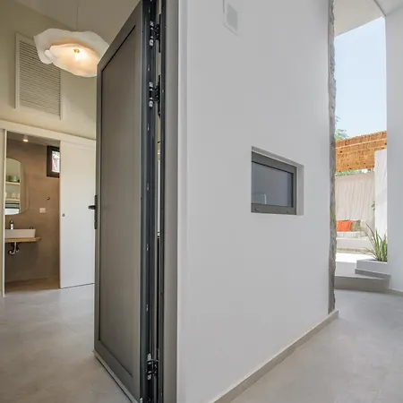 Hideout Apartment *